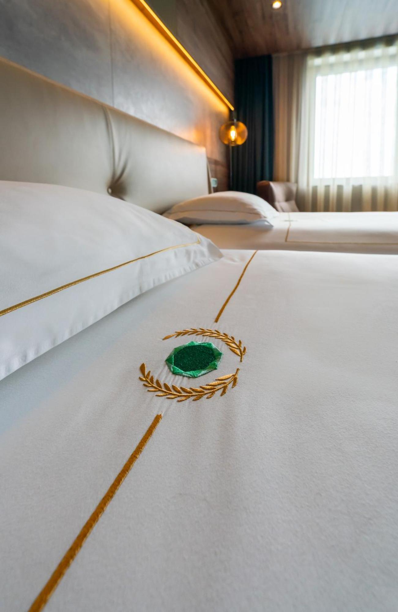 Emerald Hotel Pristina Eksteriør bilde